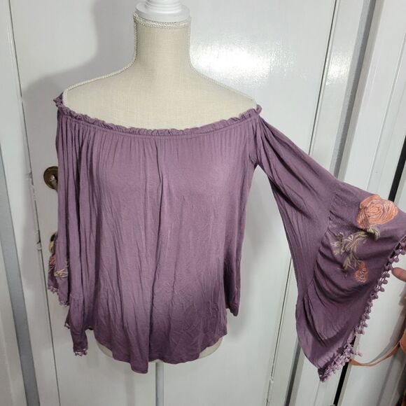 C+J collection off shoulder bell sleeve blouse - Picture 3 of 11